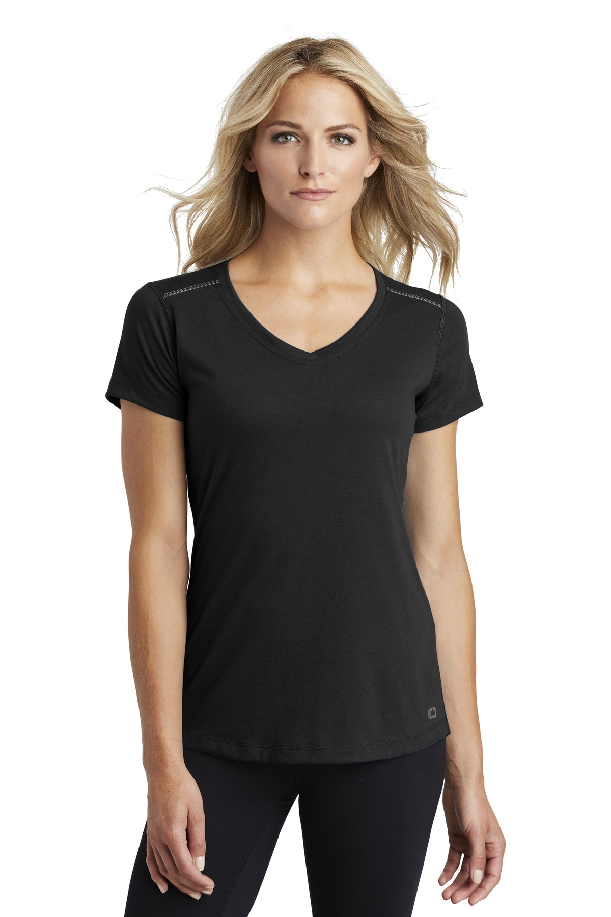 OGIO  ®  ENDURANCE Ladies Peak V-Neck Tee. LOE337